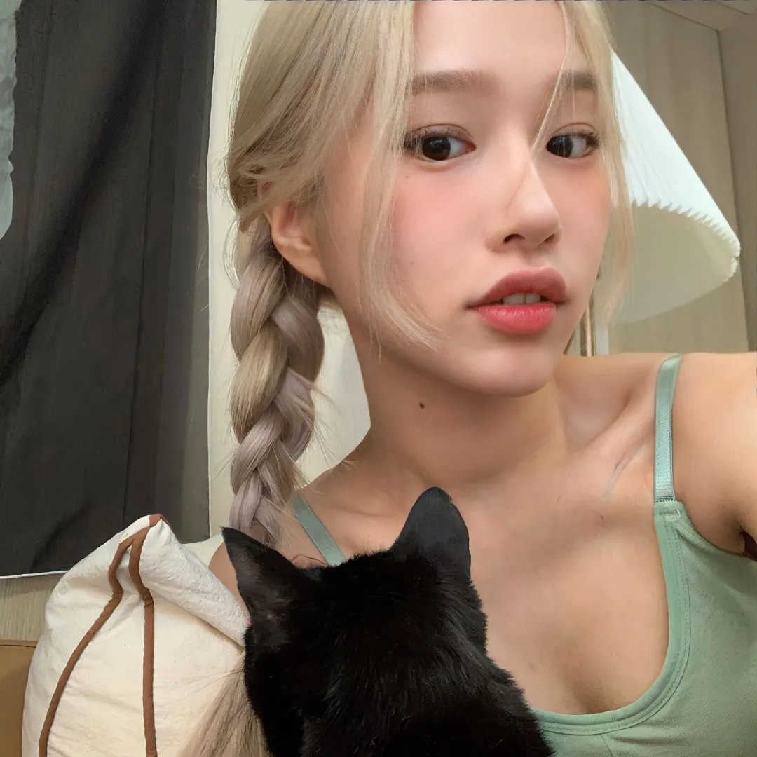 小姑娘艾萝依